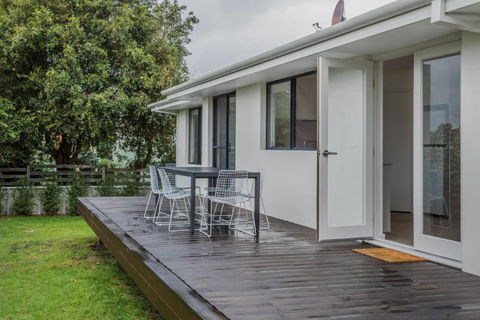 Coastal Cottage By The BnB Collection - Darwin Holiday 4