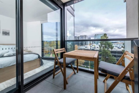 Delight In The Heart Of Canberra - Darwin Holiday 1