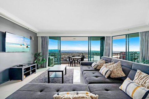 Crown Towers Luxury 3 Bedroom Apartment - CoastHM - Darwin Holiday 1