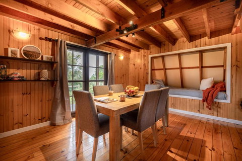 Currawong - Freycinet Holiday Houses - Darwin Holiday 0