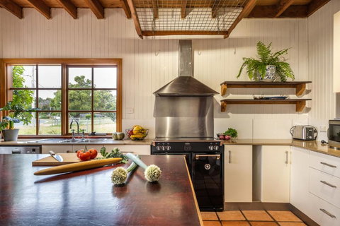 Currawong - Freycinet Holiday Houses - Darwin Holiday 2