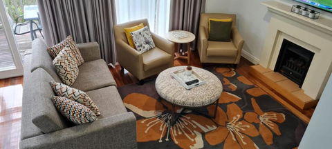 Cypress Lakes Villa Domenica - Darwin Holiday 1