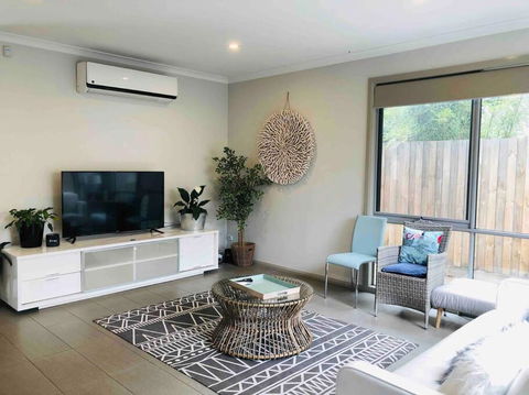 D119 Silver Birch Family Stay - Darwin Holiday 0
