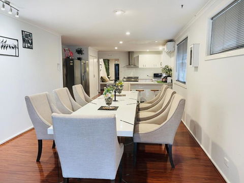 D130 The Link Fantasy Place - Darwin Holiday 1