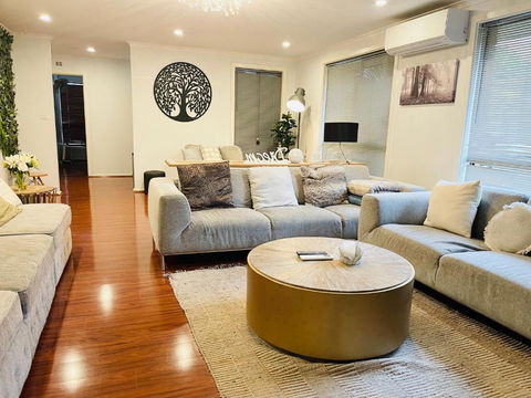 D130 The Link Fantasy Place - Darwin Holiday 3