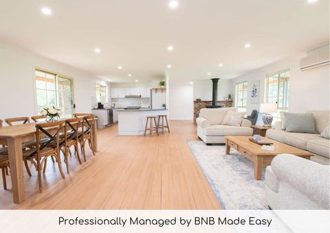 Darcy Brown House Modern Country Escape - Darwin Holiday 0