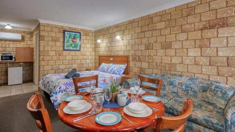 Darling River Motel - Darwin Holiday 1