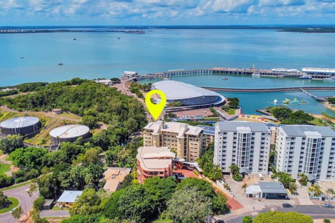 Darwin Esplanade Walk To Waterfront Wines And Waves - Darwin Holiday 1
