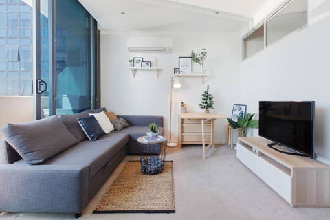 Dazzling Views From Contemporary High-Rise Living - Darwin Holiday 1