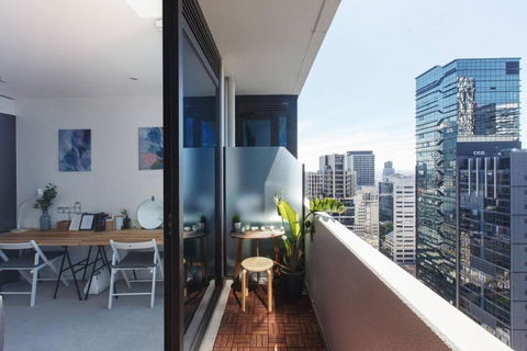 Dazzling Views From Contemporary High-Rise Living - Darwin Holiday 0