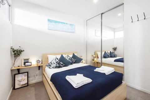 Dazzling Views From Contemporary High-Rise Living - Darwin Holiday 4