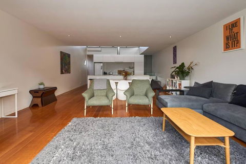 Debonair Townhouse - 150 Metres To Beach - Darwin Holiday 2