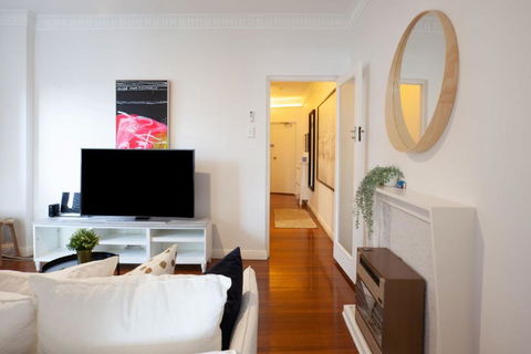 Deco Amour, Bellevue Hill Isyd - Darwin Holiday 1