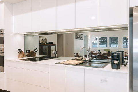 Deco Beach Luxury Apartments - Darwin Holiday 2