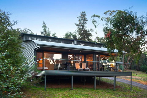 Dee Jays Studio - Darwin Holiday 0