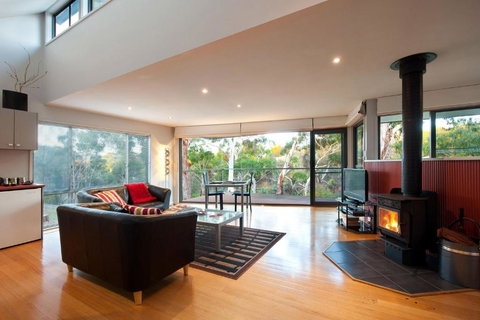 Dee Jays Studio - Darwin Holiday 3