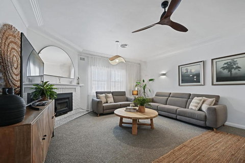 Dejorja Residence - Central & Chic, Entertains 8 - Darwin Holiday 1