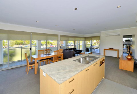 Del Mar 1 - Darwin Holiday 4