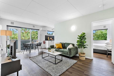 Delightful 1-Bed Apartment Steps From Royal Park - Darwin Holiday 1