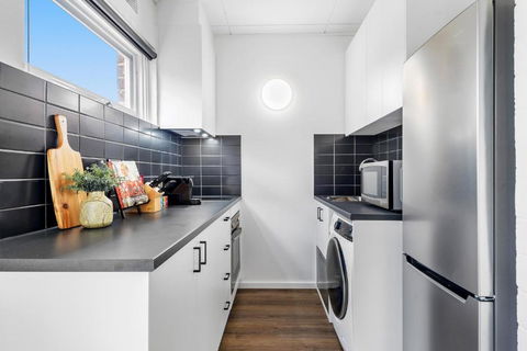 Delightful 1-Bed Apartment Steps From Royal Park - Darwin Holiday 3