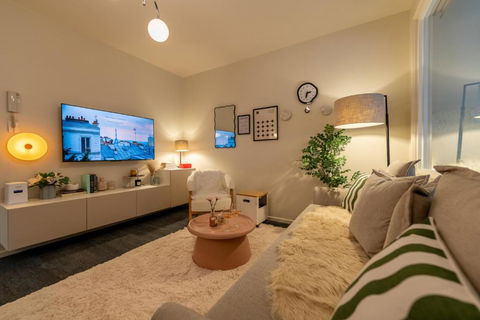 Deluxe Emporium 1BR Suite - Central Shopping Spot - Darwin Holiday 0