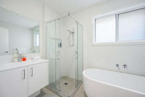 Denham Court 4Br With Central AC & WiFi Near Coles - Darwin Holiday 4