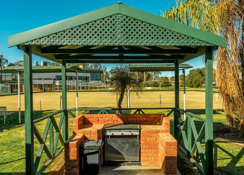 Deniliquin Country Club Motor Inn - Darwin Holiday 1