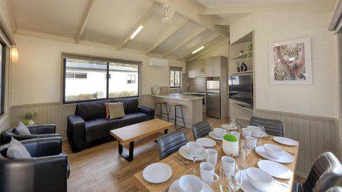 Deniliquin Riverside Caravan Park - Darwin Holiday 1