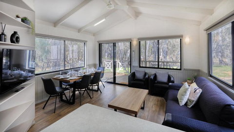 Deniliquin Riverside Caravan Park - Darwin Holiday 2