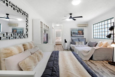 Designer Suites - Diors Delight - Surfers Paradise - Darwin Holiday 4