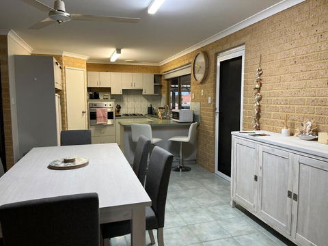 Dhu North BnB Modern With Great Views - Darwin Holiday 1