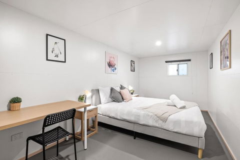Detached Queen Room In Pymble - Serene Spot - Shared Bathroom - Darwin Holiday 0