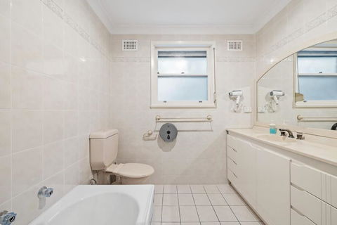 Detached Queen Room In Pymble - Serene Spot - Shared Bathroom - Darwin Holiday 3