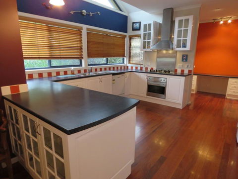 29 Church St, Cowes - Large Holiday House Close To Shops And Beach - Darwin Holiday 0