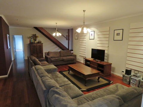 29 Church St, Cowes - Large Holiday House Close To Shops And Beach - Darwin Holiday 1