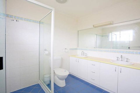 29 Cypress Avenue - Rainbow Beach, Close To The Beach With A Pool - Darwin Holiday 1