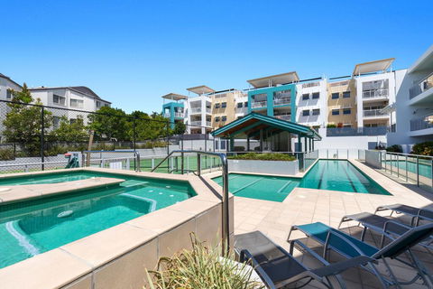 2BR Coolum Beach , Rooftop Terrace, Spa, Tennis, Pool - Darwin Holiday 3