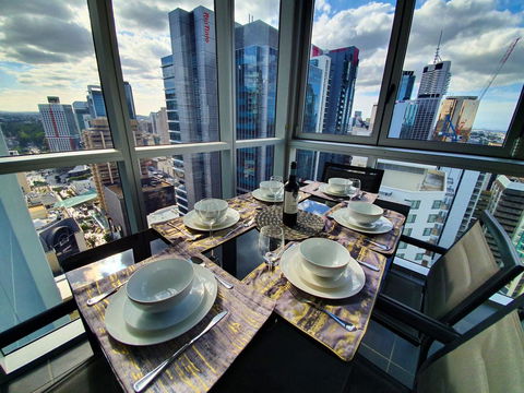 2BR EPIC VIEWS , CBD,  2 Cars , Pool, Wine, Gym, Netflix - Darwin Holiday 1