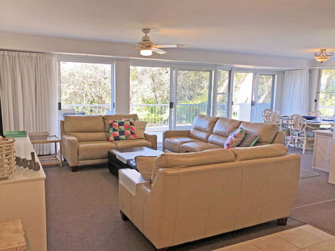 3 'Albacore', 12 Ondine Close - Waterfront, Pool, Lift & Views - Darwin Holiday 1