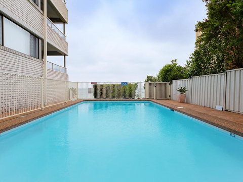 3 'Bangalee' 41 Soldiers Point Rd - Fantastic Waterfront Unit With Pool, WIFI & Chromecast - Darwin Holiday 1