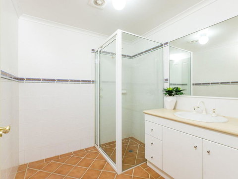 3 'Peninsula Waters', 2-4 Soldiers Point Rd - Beautiful Air Conditioned Unit With Pool, Lift & WIFI - Darwin Holiday 2