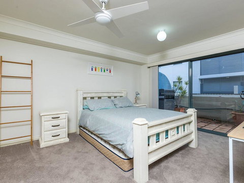 3 'Peninsula Waters', 2-4 Soldiers Point Rd - Beautiful Air Conditioned Unit With Pool, Lift & WIFI - Darwin Holiday 0