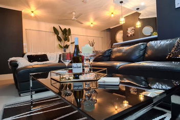 3 BEDROOM CITY ESCAPE - CHAMPAGNE STAYS Darwin with Darwin Holiday