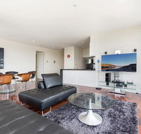 3-Bed Apartment with Parking Near Parks and Dining - Darwin Holiday