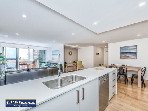 303 'The Shoal', 4-8 Bullecourt Street - Air Conditioning, WIFI, Netflix, Views, Linen & Lift - Darwin Holiday 1