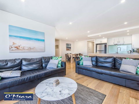 303 'The Shoal', 4-8 Bullecourt Street - Air Conditioning, WIFI, Netflix, Views, Linen & Lift - Darwin Holiday 2