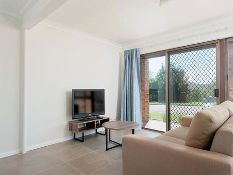 31 Kerrigan St - Large Home With Water Views & Boat Parking - Darwin Holiday 3