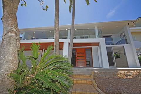 32 Barra Crescent, Coolum Beach. Bond 500, FOXTEL, WIFI, Linen Supplied - Darwin Holiday 2