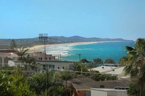 32 Barra Crescent, Coolum Beach. Bond 500, FOXTEL, WIFI, Linen Supplied - Darwin Holiday 1