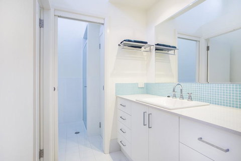 33 Bangalow - Narrawallee's Beautiful Bungalow - Darwin Holiday 1